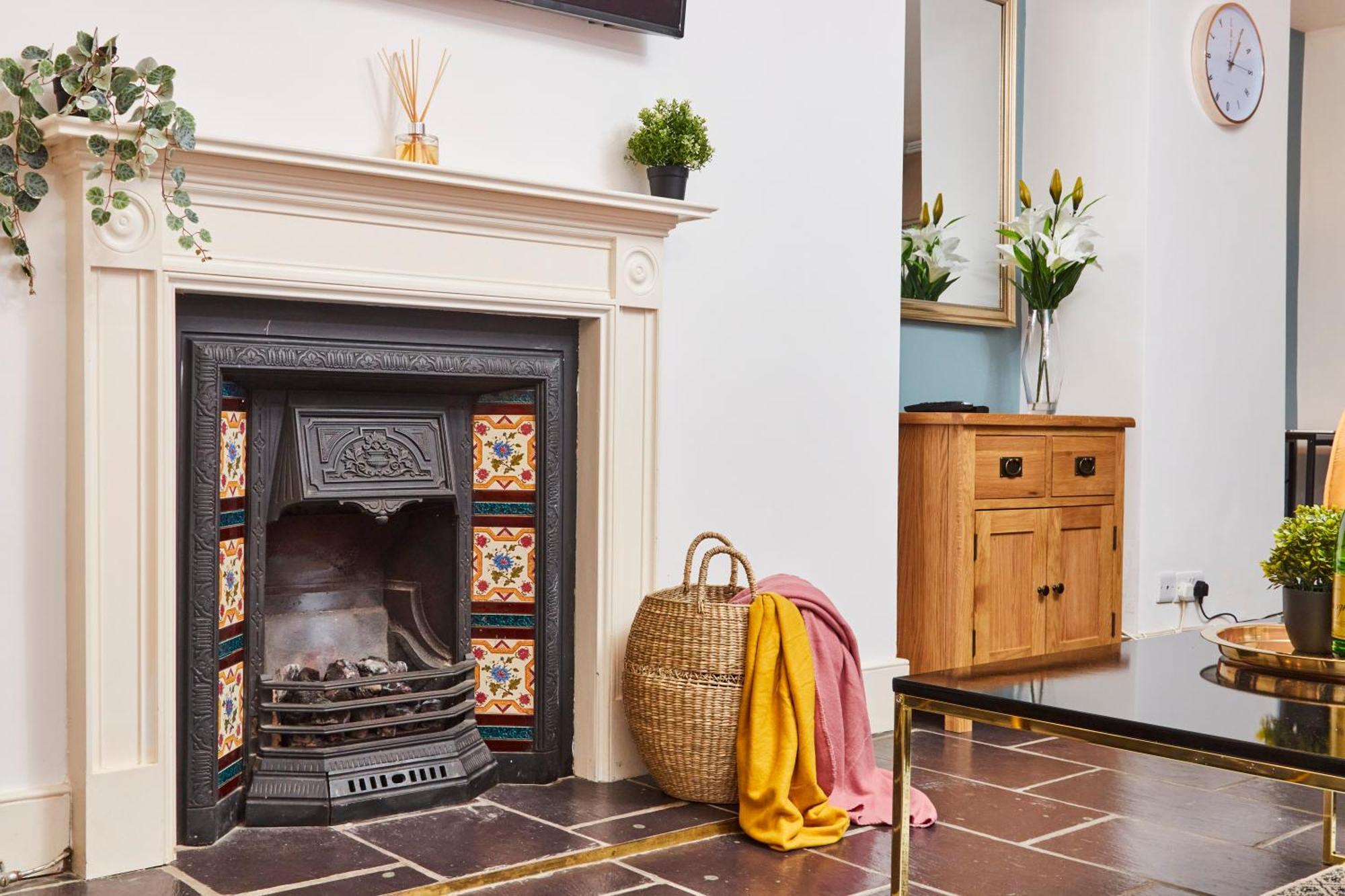 Beautiful 2Bedroom 4 Actual Beds House With Wifi By Purestay バース エクステリア 写真