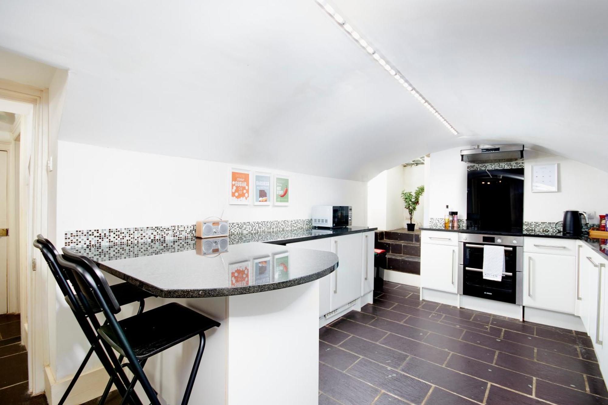 Beautiful 2Bedroom 4 Actual Beds House With Wifi By Purestay バース エクステリア 写真
